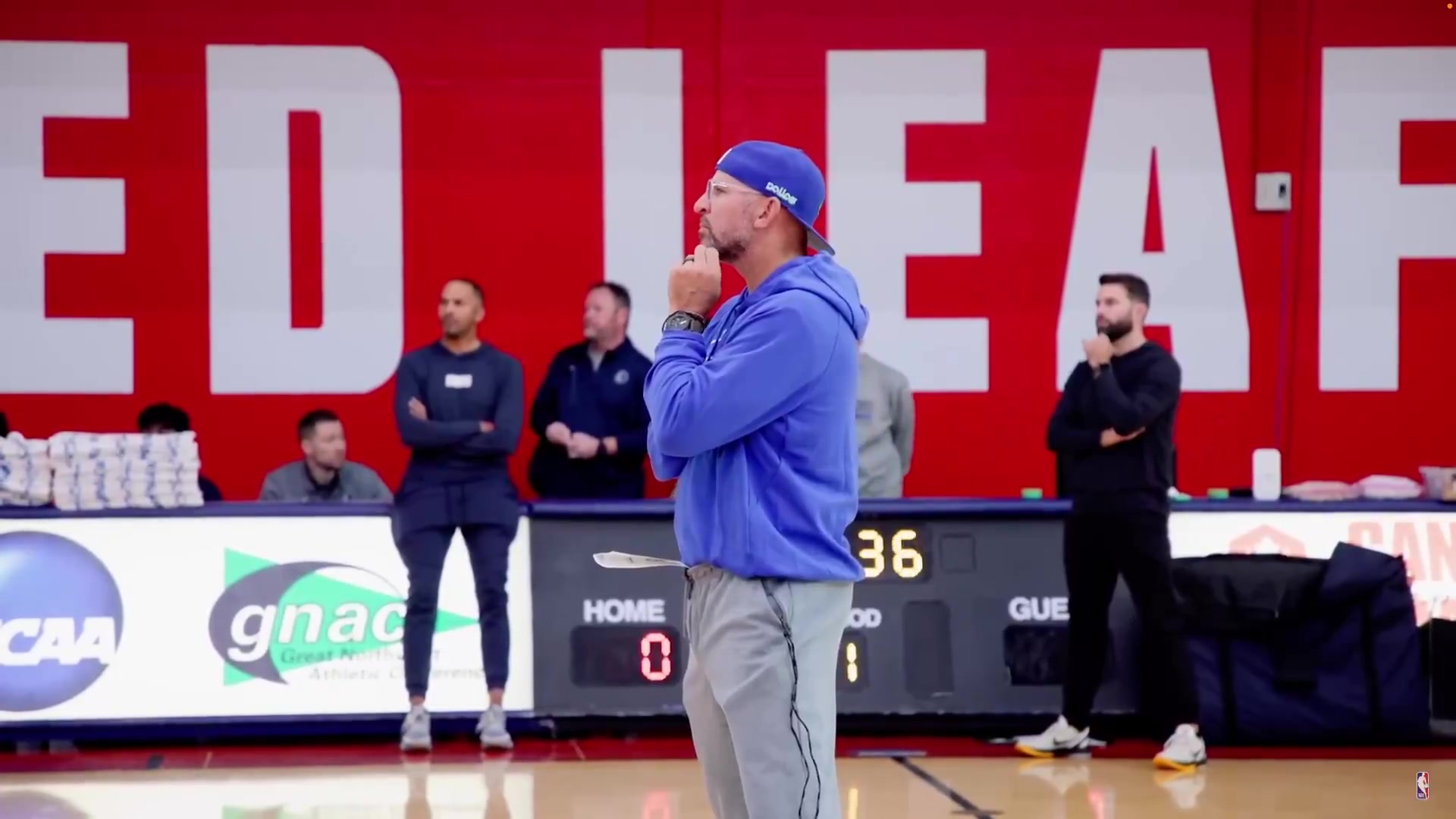 在湖人曾是冠军教头独行侠内部训练助教沃格尔发表讲话